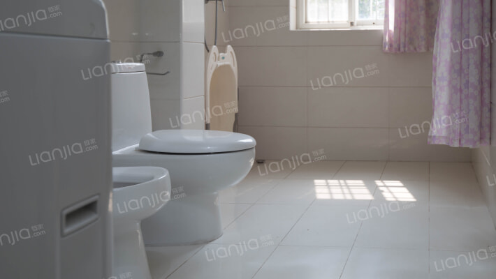 涿州开发区，双拼别墅，带大院子，房本满五，诚意出售-卫生间B