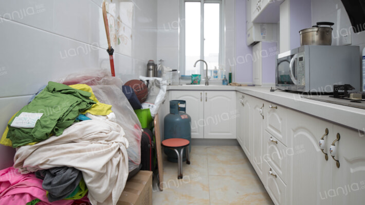 双语旁，*，出门双语，通透两居-厨房