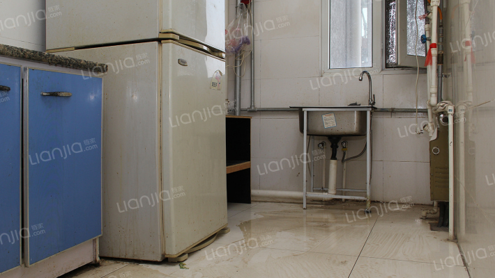 交通便利，采光充足，户型方正，适合老人孩子居住-厨房