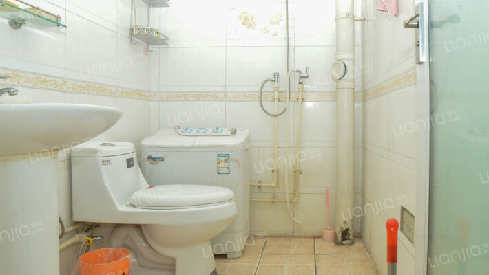 一梯三户公摊小，有本可贷款，随时看房-卫生间