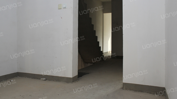 K2狮子城北区 4室2厅 南 北-卧室B