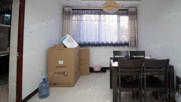 祥云瑞景小区边上都是好学 校 小 学 中 学 交通方便-餐厅