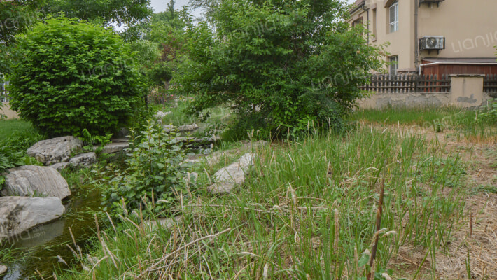 京都影视城花园小区二期 4室2厅 南 北-露台