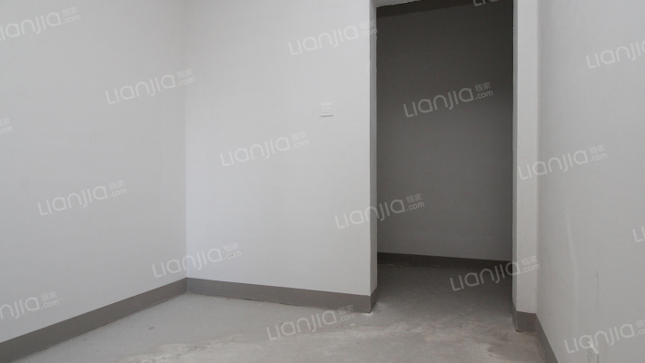 高铁新干线  中间楼层，采光好，没有遮挡-卧室D