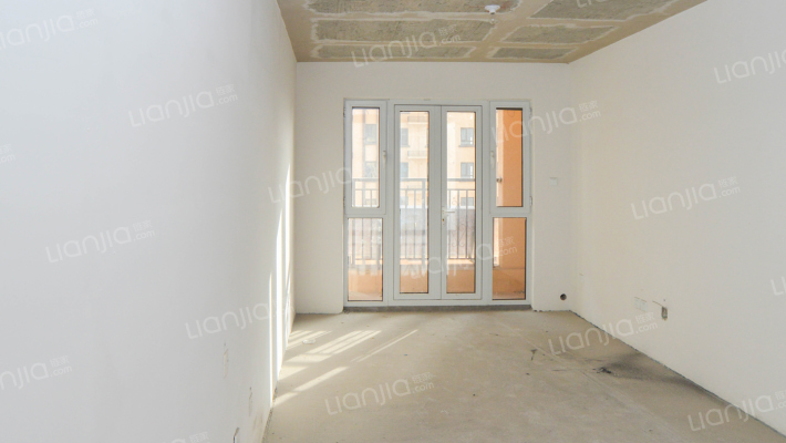 新社区小区环境好，园林式绿化，人车分流，配套齐全-客厅