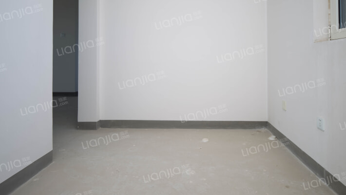 南北通透三居，23跃24，采光好-卧室C