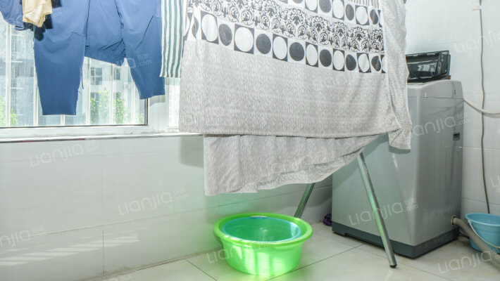 华阳路沿线，翔天万和城精装修三居，急售-阳台