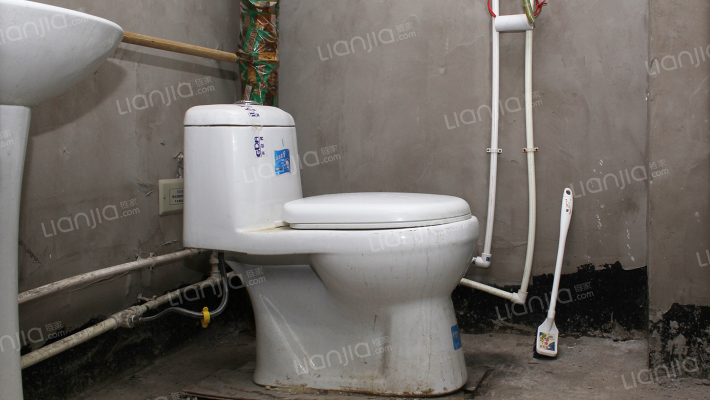 小区环境很清净，边上就是东直门医院-卫生间