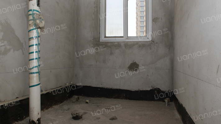 急售   名流丽苑别墅   满五可贷款，毛坯可以自由装修-卫生间B