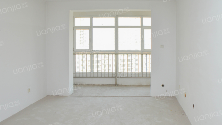 房本满五 中间楼层 采光充足 双卫三居-客厅