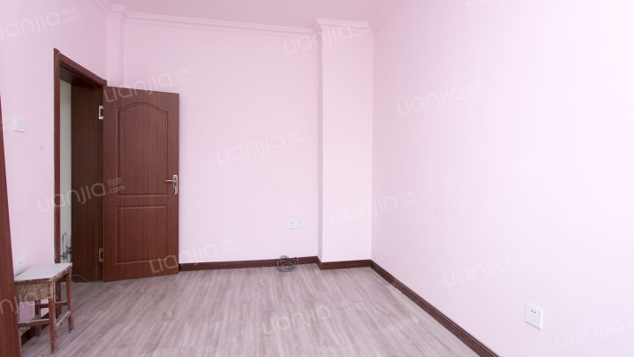 盖州街一室一厅户型采光好精装修诚心售房