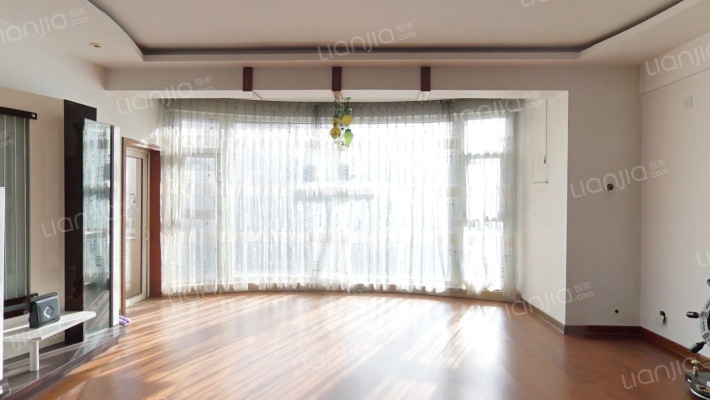 四室户型落地窗 prod-54a89b4e-ad45-456c-b5b8-c6f830ab5923.jpg.710x400.jpg