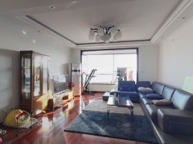 大连GDP10年没发展_大连星海广场图片(3)