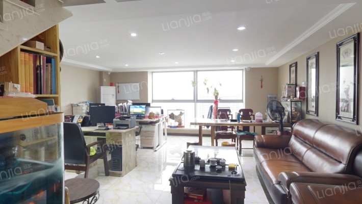 沿海鉴筑反正LOFT二手房实景图