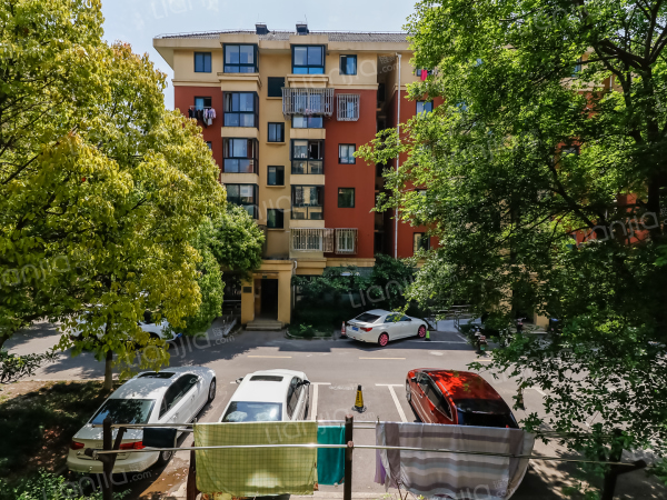 杨园一村 小区很大 交通便利