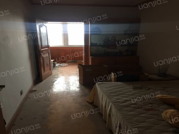 江宁路35号 3室1厅 4300元