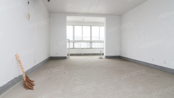 龙润山庄二手房实景图