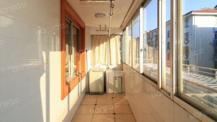 海影新村,三室两厅,老式精装,-阳台