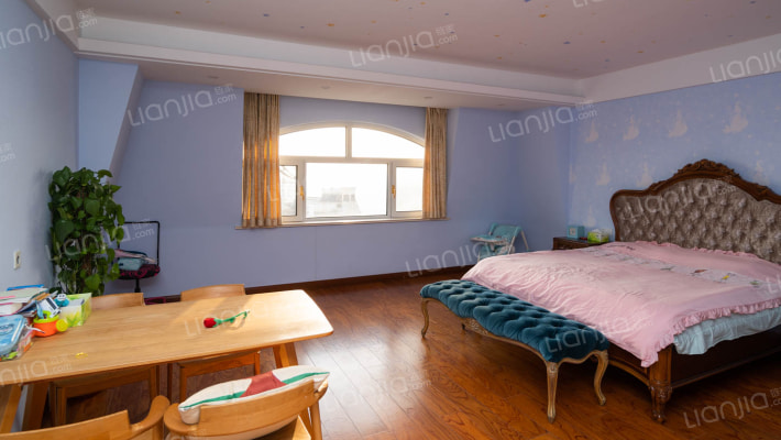 此房面积大，装修好，小区环境优美-卧室F
