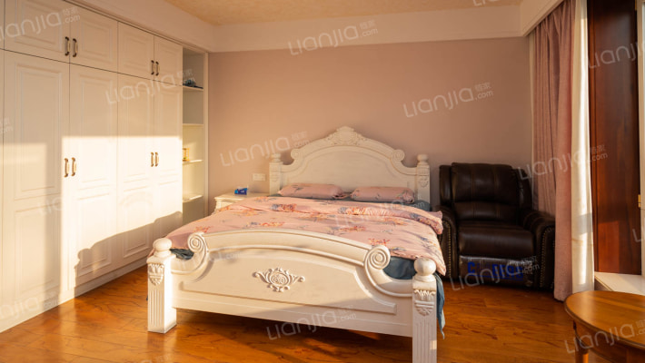 此房面积大，装修好，小区环境优美-卧室B