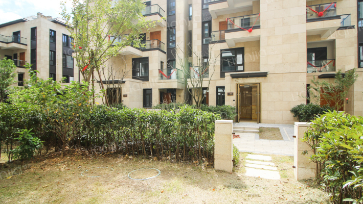 一跃二叠墅南北透带大花园和地下室两层