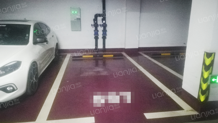 橡树湾的车位 总价低 离电梯口近 业主诚意卖