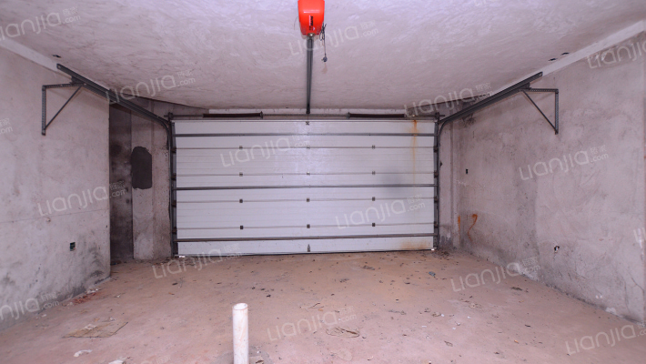 星洲湾小区6居室毛坯别墅带车库