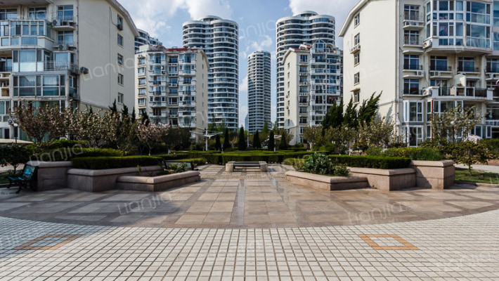 金海广场 毛坯套三 可看海 看房有钥匙 价钱可议