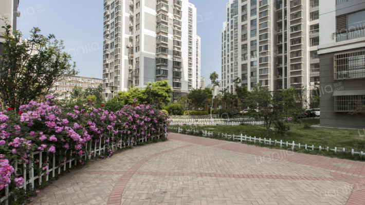 四方昌盛花园 3室2厅 150万