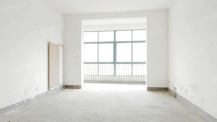 第一大街逸水湾二手房实景图