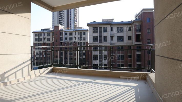 碧桂园大平层 适合人口多的家庭居住 有证可过户-阳台