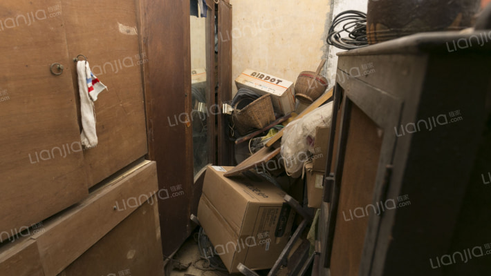 理工大旁楼梯房,三房一厅一厨一卫, 业主很诚心