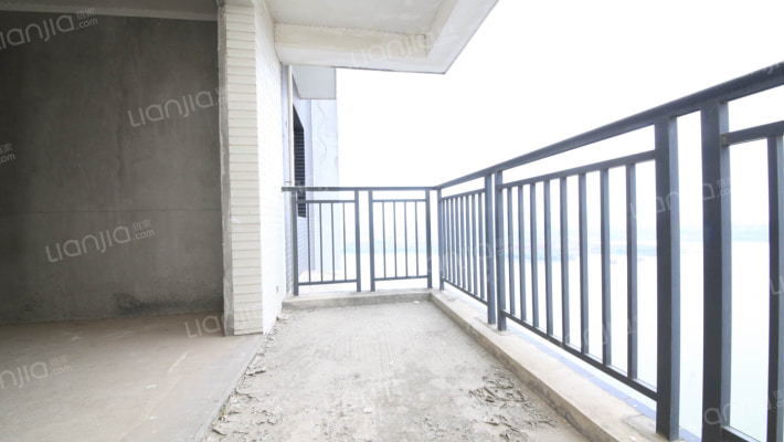 蔚蓝港湾三面湖景毛坯大三房 三面采光 花园小区