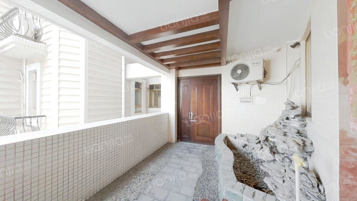 御院江湖大宅,电梯大单位,楼层好,视野开阔.-入户花园