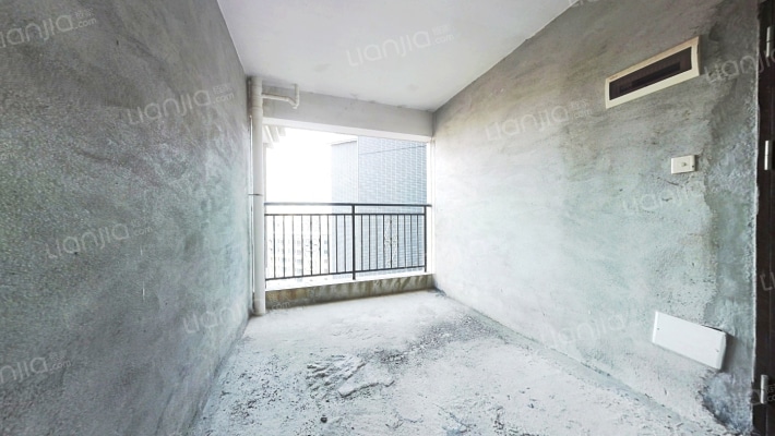 急售 高楼层 满五唯一 中间栋南北双阳台 原购价142万-入户花园