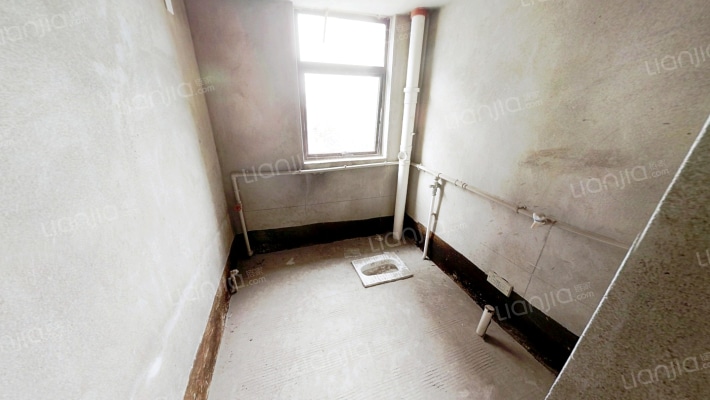 电梯  毛呸  两房  中间楼层 一梯两户  空气通透 采光-卫生间