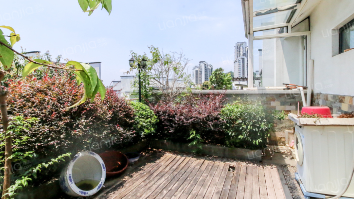 金科板式花园洋房顶跃 带100平米屋顶花园-露台