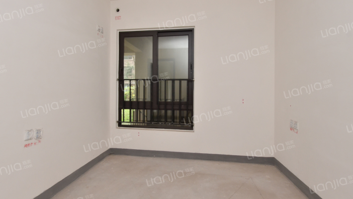 重庆链家网约克郡底跃,前后花园,六米挑高地下