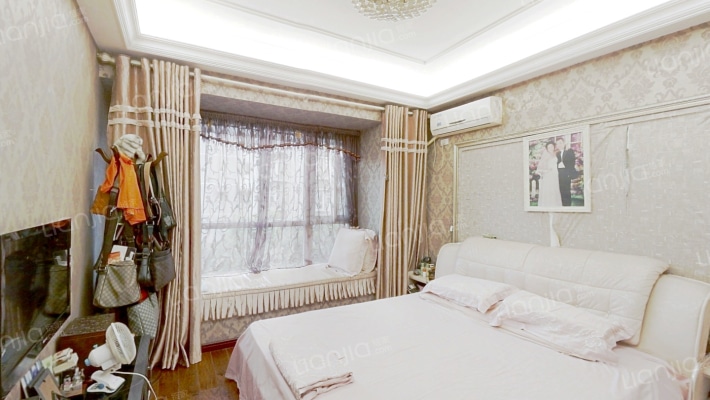 出行便利，空气清新，环境优美的滨江房源-卧室C