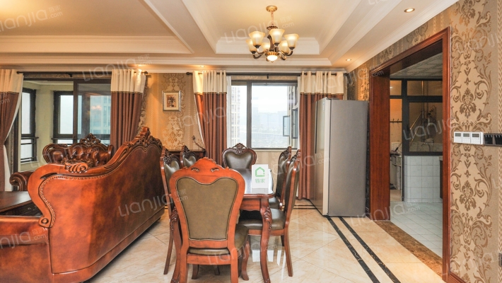 重庆链家网渝北汽博,融创御锦装修大平层,看湖