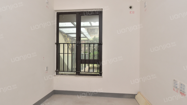 重庆链家网约克郡底跃,前后花园,六米挑高地下