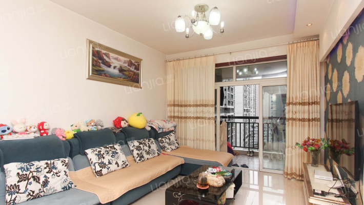 奥园康城c区 精装两房 保养新 朝东 视野开阔 诚心出售-客厅