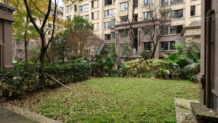 重庆链家网约克郡底跃,前后花园,六米挑高地下