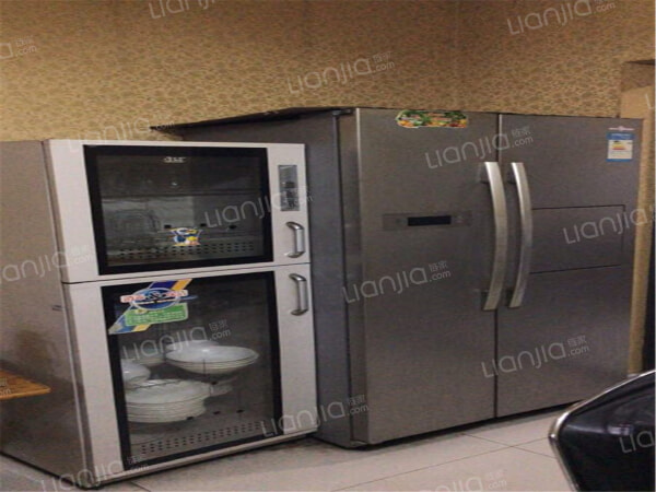 城市春天 1楼 目前经营一家麻将馆带小卖部 有