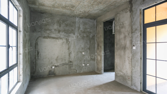 郫县中铁奥维尔 清水套四 一楼带花园_成都郫