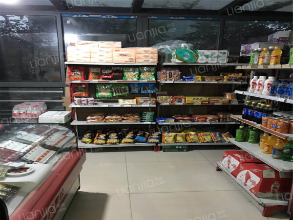 城市春天 1楼 目前经营一家麻将馆带小卖部 有