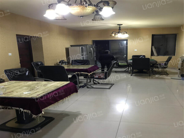 城市春天 1楼 目前经营一家麻将馆带小卖部 有