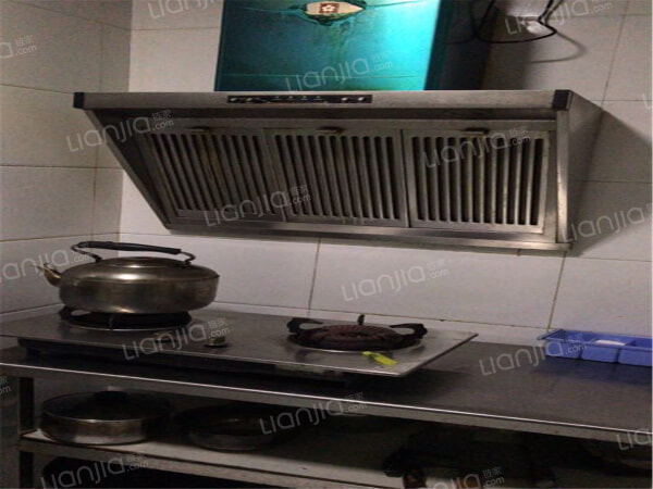 城市春天 1楼 目前经营一家麻将馆带小卖部 有