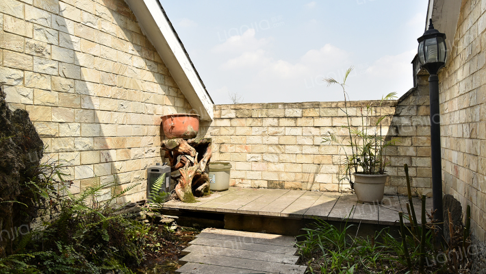 浣花溪山庄 5室2厅 620万