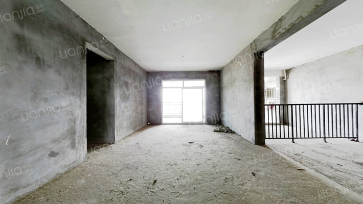 巴黎春天二手房实景图